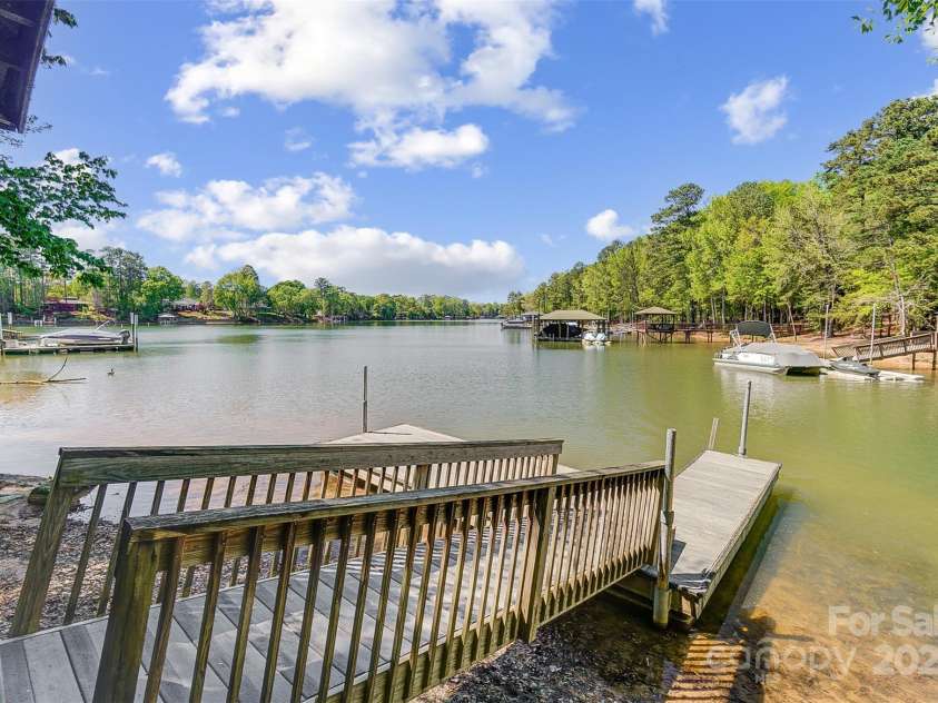 3508 Mountain Cove Drive, Charlotte, NC 28216.  MLS# CAR4252554, YatesRealty ID 9670. 
