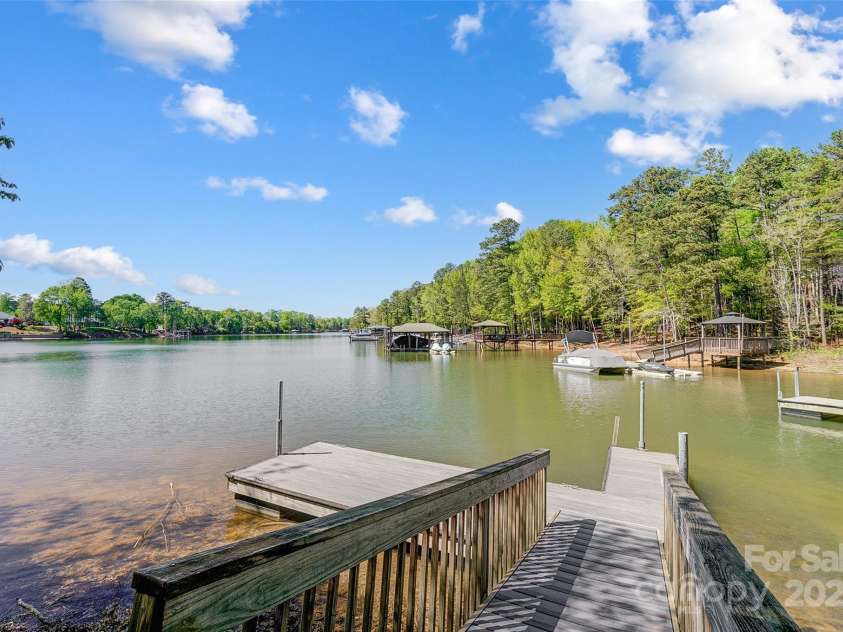 3508 Mountain Cove Drive, Charlotte, NC 28216.  MLS# CAR4252554, YatesRealty ID 9670. 