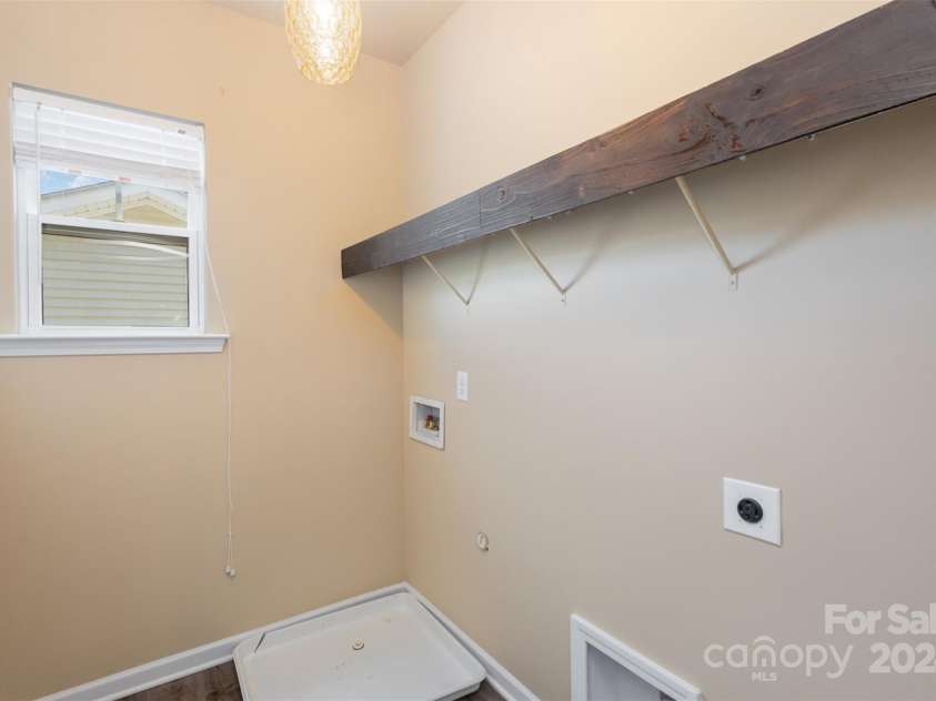 1317 Middlecrest Drive, Concord, NC 28027.  MLS# CAR4147286, YatesRealty ID 9671. 
