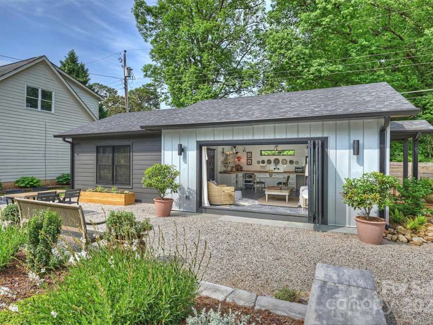 742 Lansdowne Road, Charlotte, NC 28270.  MLS# CAR4248631, YatesRealty ID 9672. 