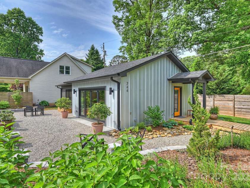 742 Lansdowne Road, Charlotte, NC 28270.  MLS# CAR4248631, YatesRealty ID 9672. 