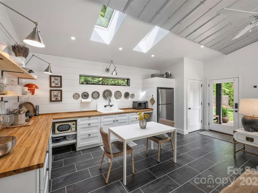 742 Lansdowne Road, Charlotte, NC 28270.  MLS# CAR4248631, YatesRealty ID 9672. 
