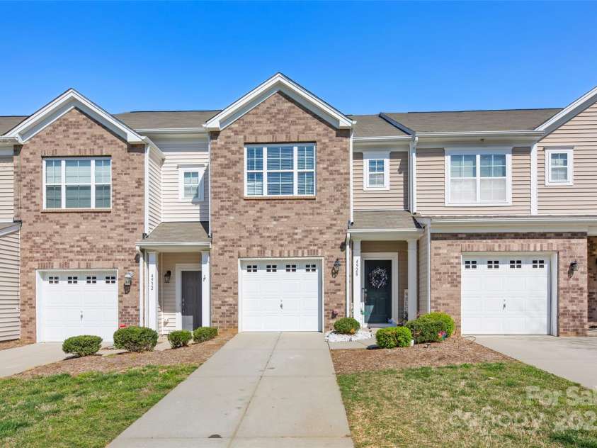 4528 Craigmoss Lane, Charlotte, NC 28278.  MLS# CAR4241728, YatesRealty ID 9674. 