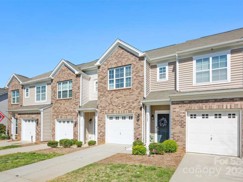 4528 Craigmoss Lane, Charlotte, NC 28278.  MLS# CAR4241728, YatesRealty ID 9674. 