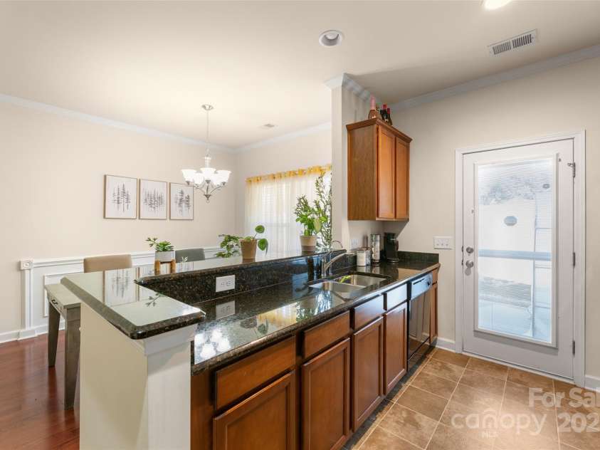 4528 Craigmoss Lane, Charlotte, NC 28278.  MLS# CAR4241728, YatesRealty ID 9674. 