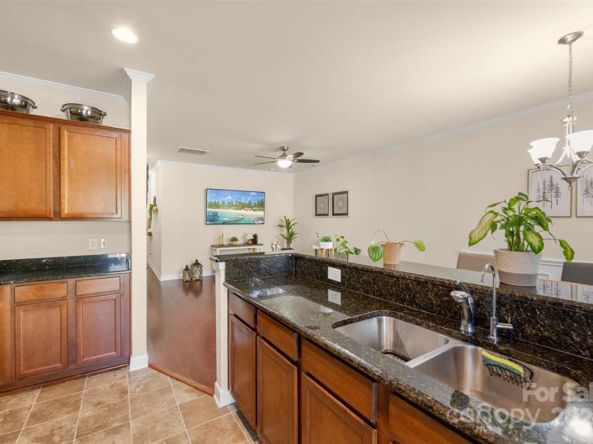 4528 Craigmoss Lane, Charlotte, NC 28278.  MLS# CAR4241728, YatesRealty ID 9674. 