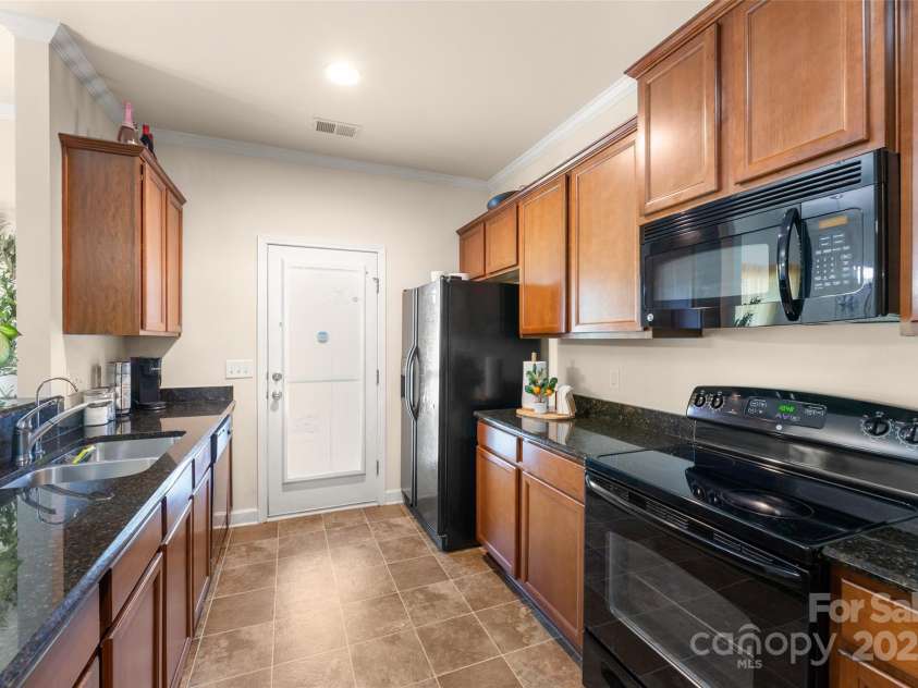 4528 Craigmoss Lane, Charlotte, NC 28278.  MLS# CAR4241728, YatesRealty ID 9674. 