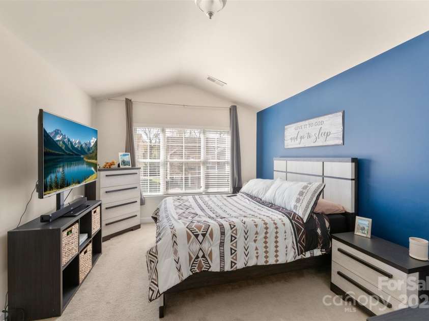 4528 Craigmoss Lane, Charlotte, NC 28278.  MLS# CAR4241728, YatesRealty ID 9674. 