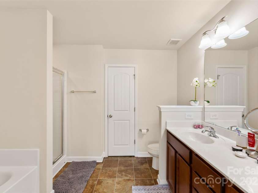 4528 Craigmoss Lane, Charlotte, NC 28278.  MLS# CAR4241728, YatesRealty ID 9674. 