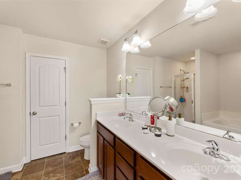 4528 Craigmoss Lane, Charlotte, NC 28278.  MLS# CAR4241728, YatesRealty ID 9674. 