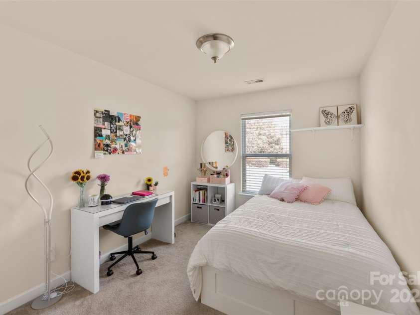 4528 Craigmoss Lane, Charlotte, NC 28278.  MLS# CAR4241728, YatesRealty ID 9674. 