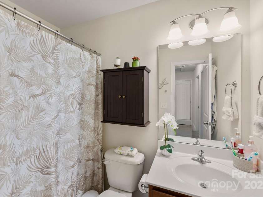 4528 Craigmoss Lane, Charlotte, NC 28278.  MLS# CAR4241728, YatesRealty ID 9674. 