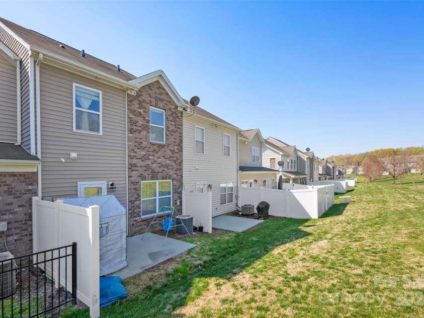 4528 Craigmoss Lane, Charlotte, NC 28278.  MLS# CAR4241728, YatesRealty ID 9674. 
