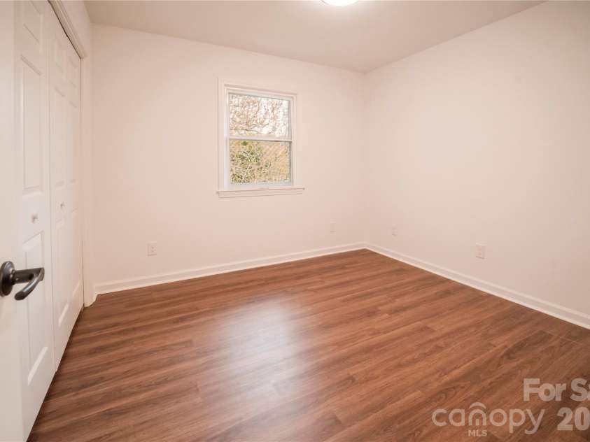 106 Shelly Drive, Hendersonville, NC 28792.  MLS# CAR4366479, YatesRealty ID 9675. 3rd bedroom