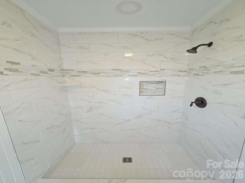 106 Shelly Drive, Hendersonville, NC 28792.  MLS# CAR4366479, YatesRealty ID 9675. 