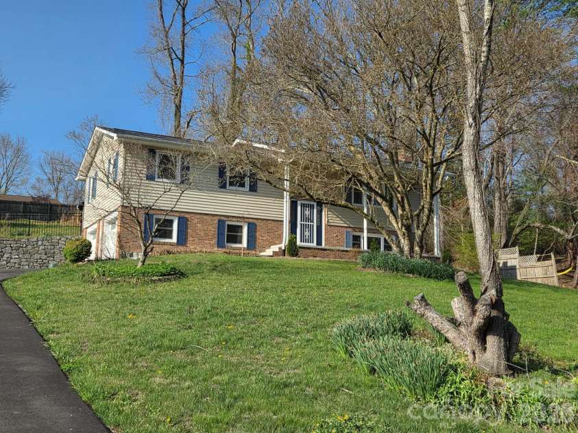 106 Shelly Drive, Hendersonville, NC 28792.  MLS# CAR4366479, YatesRealty ID 9675. Front MLS