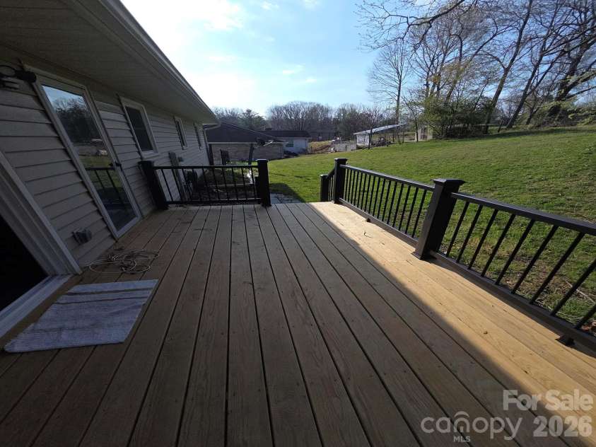 106 Shelly Drive, Hendersonville, NC 28792.  MLS# CAR4366479, YatesRealty ID 9675. New deck