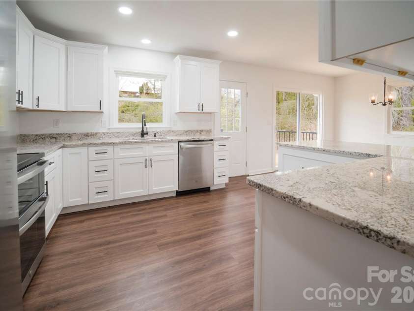 106 Shelly Drive, Hendersonville, NC 28792.  MLS# CAR4366479, YatesRealty ID 9675. New kitchen