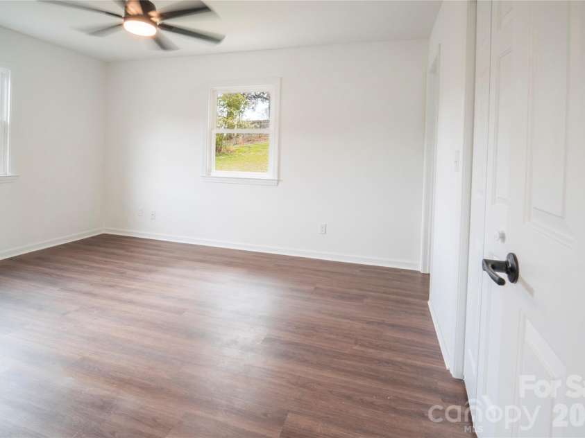 106 Shelly Drive, Hendersonville, NC 28792.  MLS# CAR4366479, YatesRealty ID 9675. Primary suite