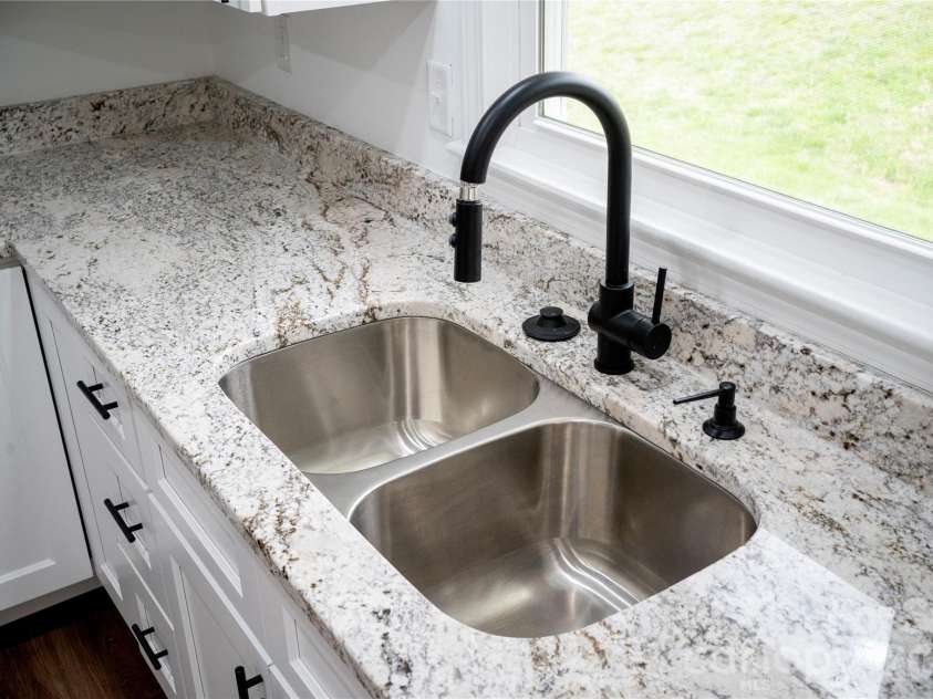 106 Shelly Drive, Hendersonville, NC 28792.  MLS# CAR4366479, YatesRealty ID 9675. Stainless sinks