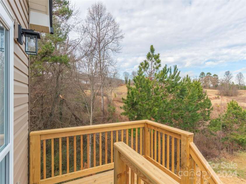 12 Westmore Drive, Asheville, NC 28806.  MLS# CAR4203604, YatesRealty ID 9676. 