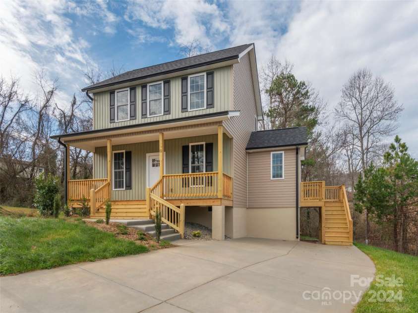 12 Westmore Drive, Asheville, NC 28806.  MLS# CAR4203604, YatesRealty ID 9676. 