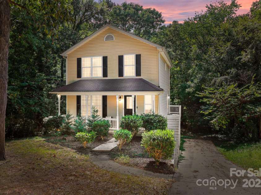 8200 Kerrybrook Circle, Charlotte, NC 28214.  MLS# CAR4306918, YatesRealty ID 9676. 