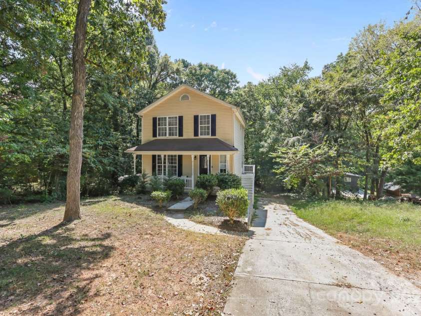 8200 Kerrybrook Circle, Charlotte, NC 28214.  MLS# CAR4306918, YatesRealty ID 9676. 