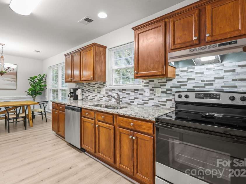 8200 Kerrybrook Circle, Charlotte, NC 28214.  MLS# CAR4306918, YatesRealty ID 9676. 
