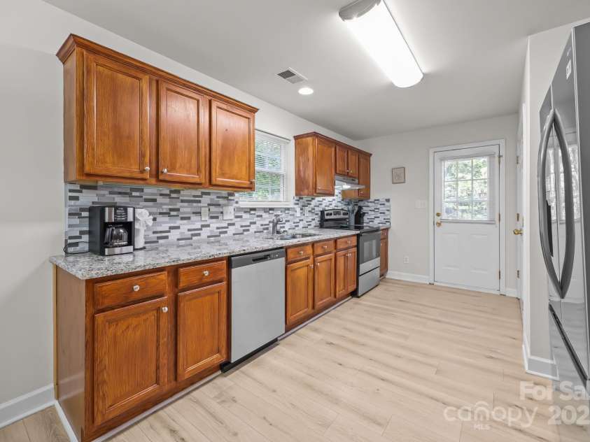 8200 Kerrybrook Circle, Charlotte, NC 28214.  MLS# CAR4306918, YatesRealty ID 9676. 