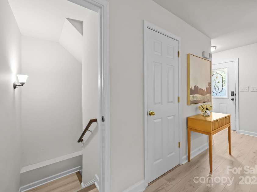 8200 Kerrybrook Circle, Charlotte, NC 28214.  MLS# CAR4306918, YatesRealty ID 9676. 