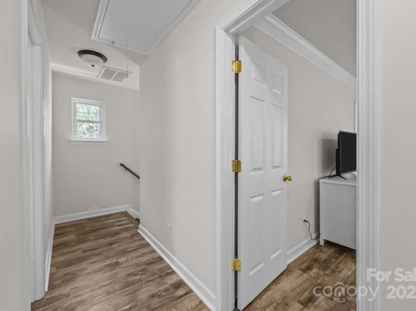 8200 Kerrybrook Circle, Charlotte, NC 28214.  MLS# CAR4306918, YatesRealty ID 9676. 
