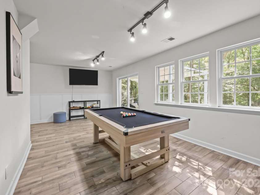 8200 Kerrybrook Circle, Charlotte, NC 28214.  MLS# CAR4306918, YatesRealty ID 9676. 