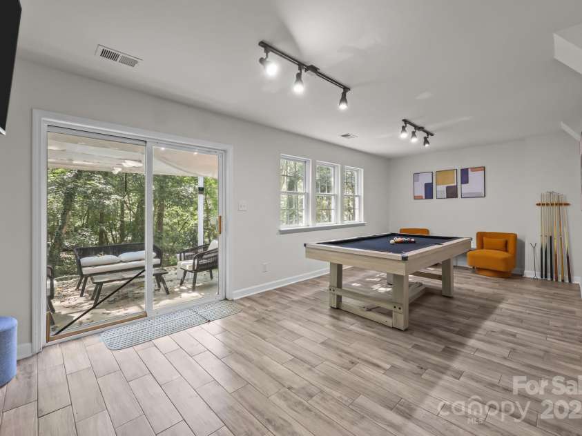 8200 Kerrybrook Circle, Charlotte, NC 28214.  MLS# CAR4306918, YatesRealty ID 9676. 