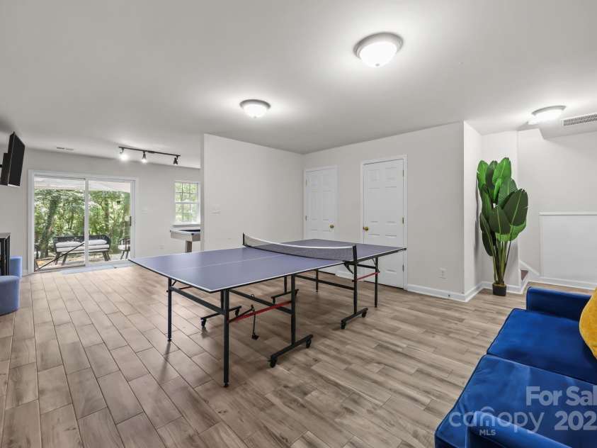 8200 Kerrybrook Circle, Charlotte, NC 28214.  MLS# CAR4306918, YatesRealty ID 9676. 
