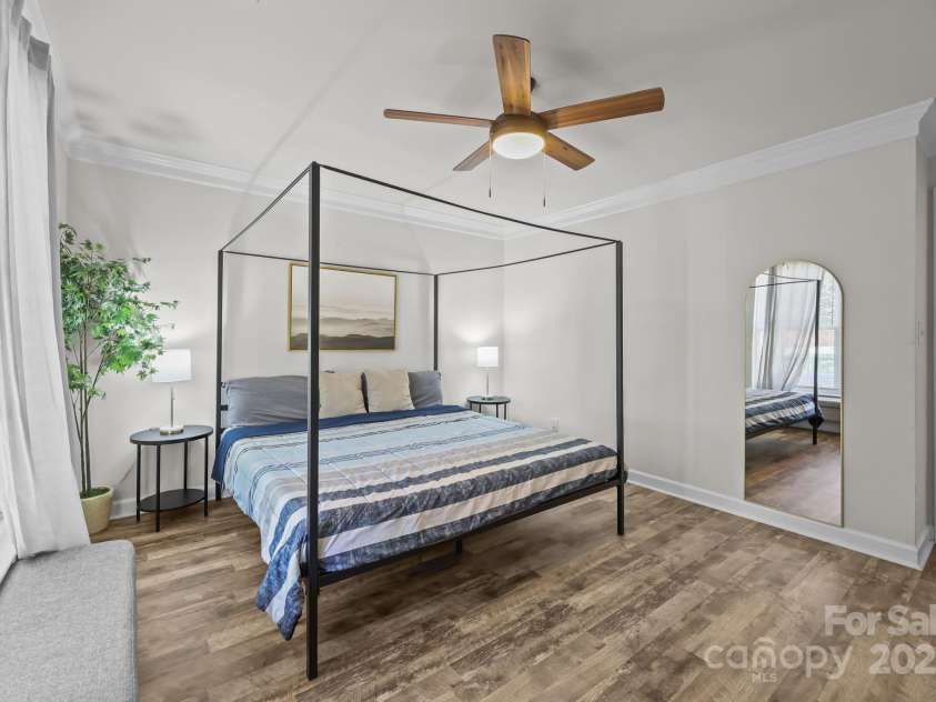 8200 Kerrybrook Circle, Charlotte, NC 28214.  MLS# CAR4306918, YatesRealty ID 9676. 