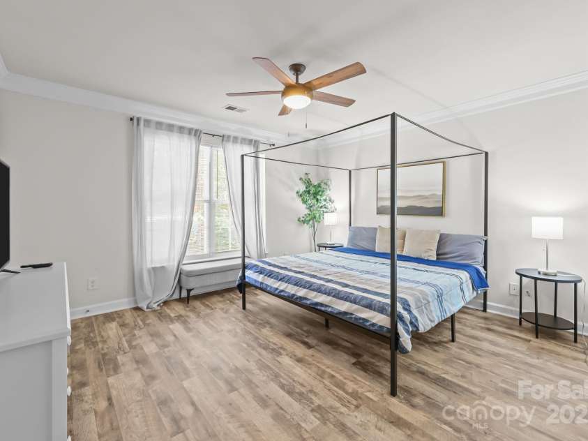 8200 Kerrybrook Circle, Charlotte, NC 28214.  MLS# CAR4306918, YatesRealty ID 9676. 