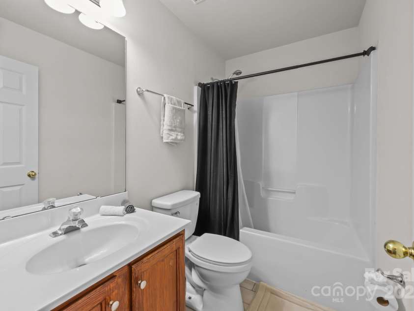 8200 Kerrybrook Circle, Charlotte, NC 28214.  MLS# CAR4306918, YatesRealty ID 9676. 