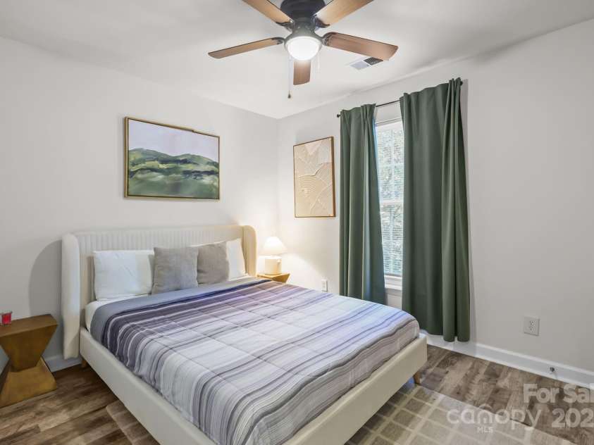 8200 Kerrybrook Circle, Charlotte, NC 28214.  MLS# CAR4306918, YatesRealty ID 9676. 