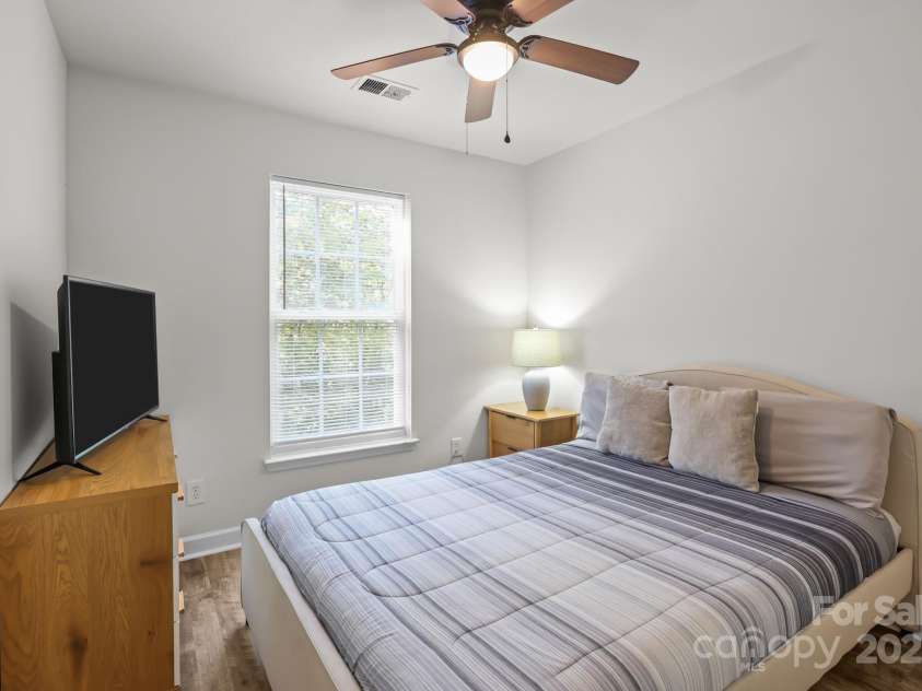 8200 Kerrybrook Circle, Charlotte, NC 28214.  MLS# CAR4306918, YatesRealty ID 9676. 