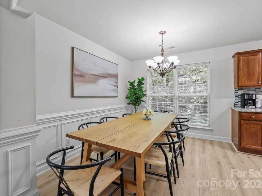 8200 Kerrybrook Circle, Charlotte, NC 28214.  MLS# CAR4306918, YatesRealty ID 9676. 