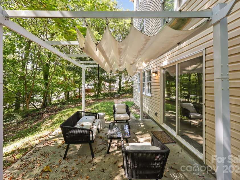 8200 Kerrybrook Circle, Charlotte, NC 28214.  MLS# CAR4306918, YatesRealty ID 9676. 