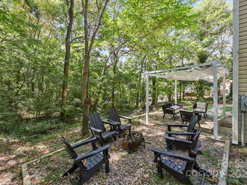 8200 Kerrybrook Circle, Charlotte, NC 28214.  MLS# CAR4306918, YatesRealty ID 9676. 