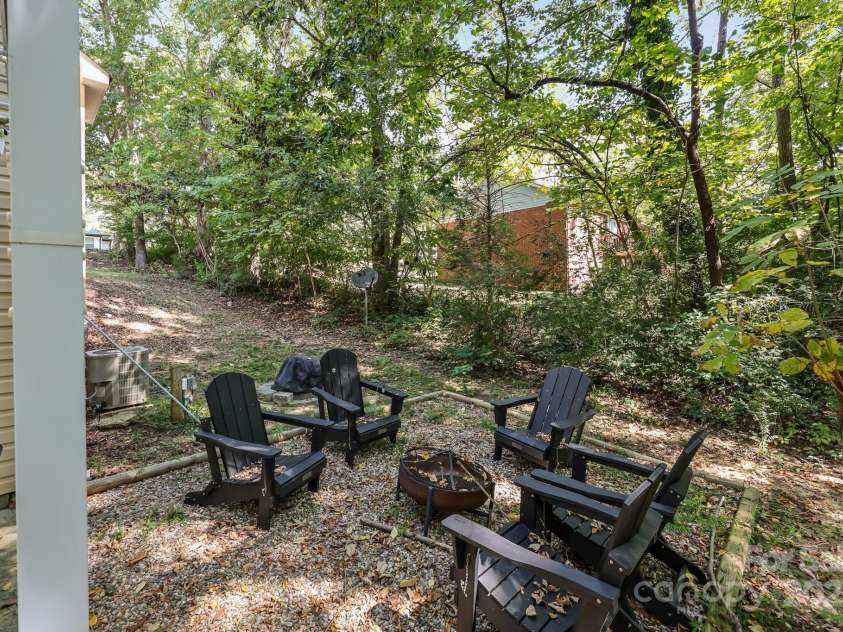 8200 Kerrybrook Circle, Charlotte, NC 28214.  MLS# CAR4306918, YatesRealty ID 9676. 