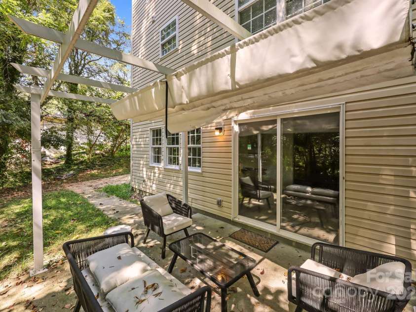 8200 Kerrybrook Circle, Charlotte, NC 28214.  MLS# CAR4306918, YatesRealty ID 9676. 