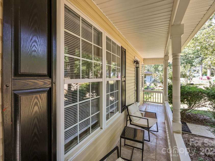 8200 Kerrybrook Circle, Charlotte, NC 28214.  MLS# CAR4306918, YatesRealty ID 9676. 