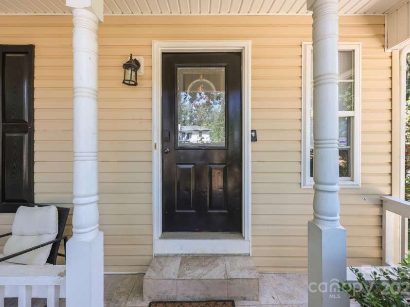 8200 Kerrybrook Circle, Charlotte, NC 28214.  MLS# CAR4306918, YatesRealty ID 9676. 