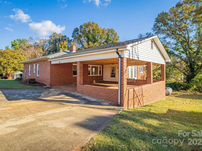 2986 Green Pasture Lane, Valdese, NC 28690.  MLS# CAR4319776, YatesRealty ID 9677. 