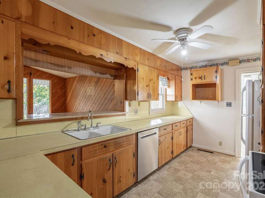 2986 Green Pasture Lane, Valdese, NC 28690.  MLS# CAR4319776, YatesRealty ID 9677. 