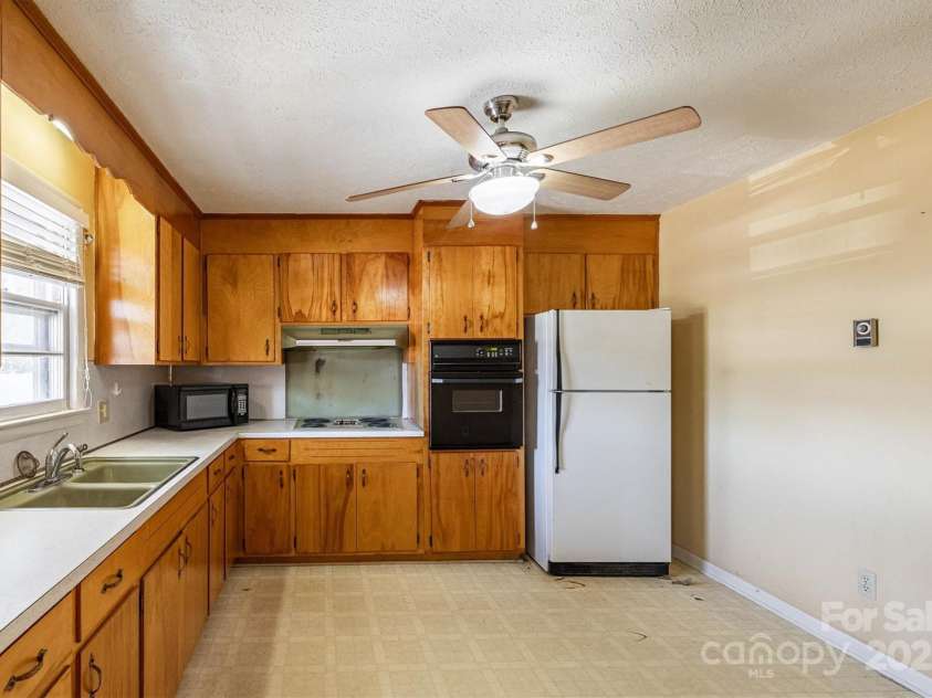 2986 Green Pasture Lane, Valdese, NC 28690.  MLS# CAR4319776, YatesRealty ID 9677. 